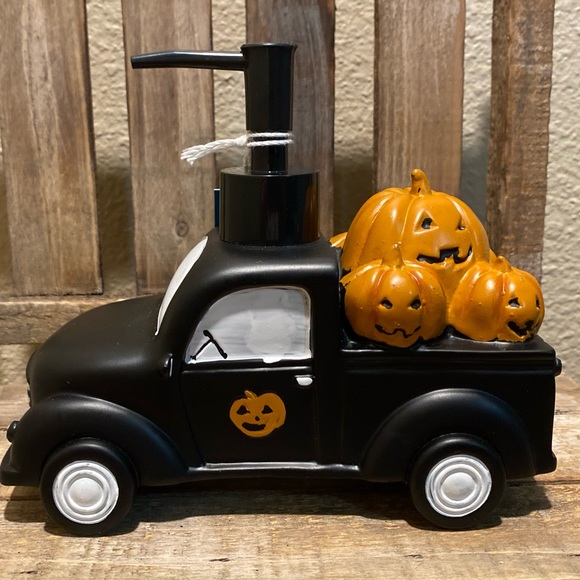 Halloween Pumpkin Truck Soap Dispenser, Halloween Lotion Pump, Farmhouse Truck - Picture 6 of 16